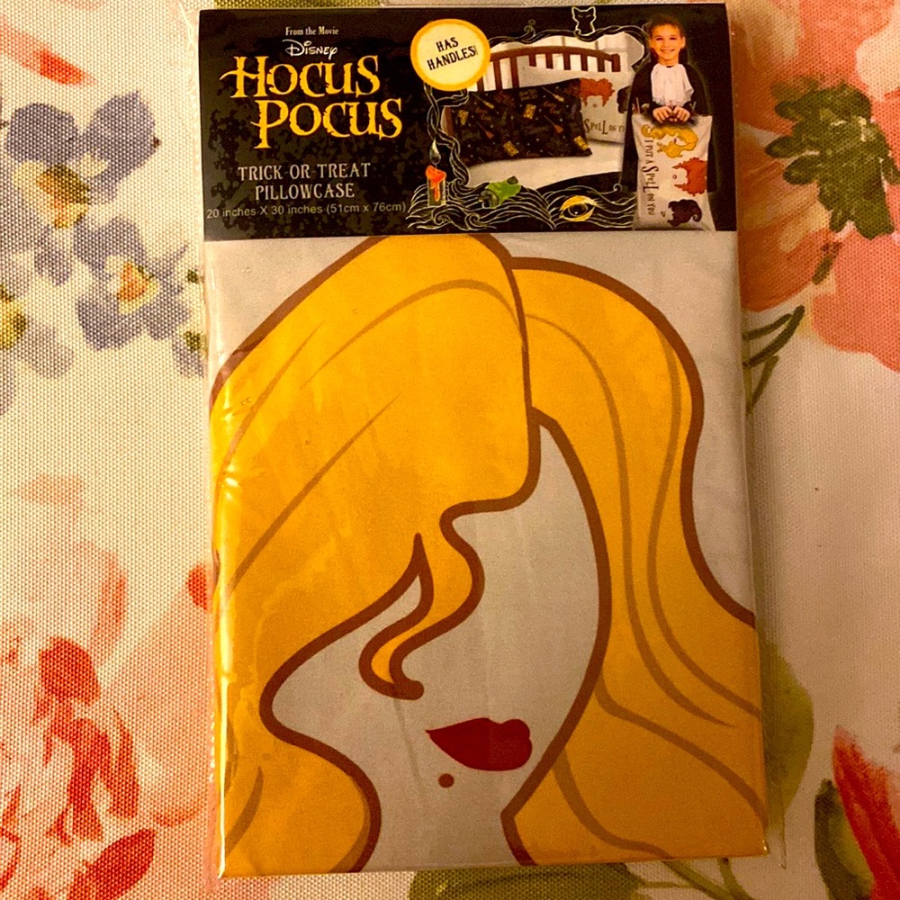 - Hocus Pocus Trick Or Treat Pillowcase